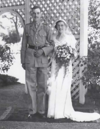 Wedding photo of John and Diana Jarman in 1940